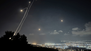 Houthis Missile Attack: ഹിസ്ബുല്ലയ്ക്ക് പിന്തുണ; ഇസ്രായേലിനെതിരെ മിസൈൽ ആക്രമണവുമായി യെമൻ ഹൂതികൾ Houthis Missile Attack: ഹിസ്ബുല്ലയ്ക്ക് പിന്തുണ; ഇസ്രായേലിനെതിരെ മിസൈൽ ആക്രമണവുമായി യെമൻ ഹൂതികൾ