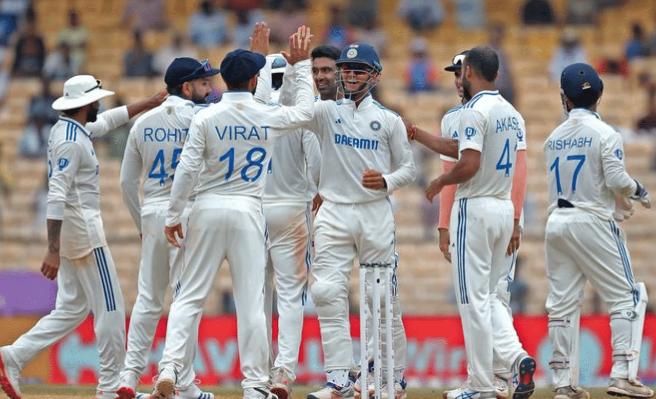 ബംഗ്ലാദേശിനെതിരായ ആദ്യ ടെസ്റ്റിൽ വിജയിച്ച ഇന്ത്യ, 10 മത്സരങ്ങളില് നിന്ന് ഏഴ് ജയവും രണ്ട് തോല്വിയും ഒരു സമനിലയുമായി 71.67 വിജയശതമാനവും 86 പോയിന്റുമായാണ് ഒന്നാം സ്ഥാനം ഉറപ്പിച്ചത്. (Image Credits: BCCI)