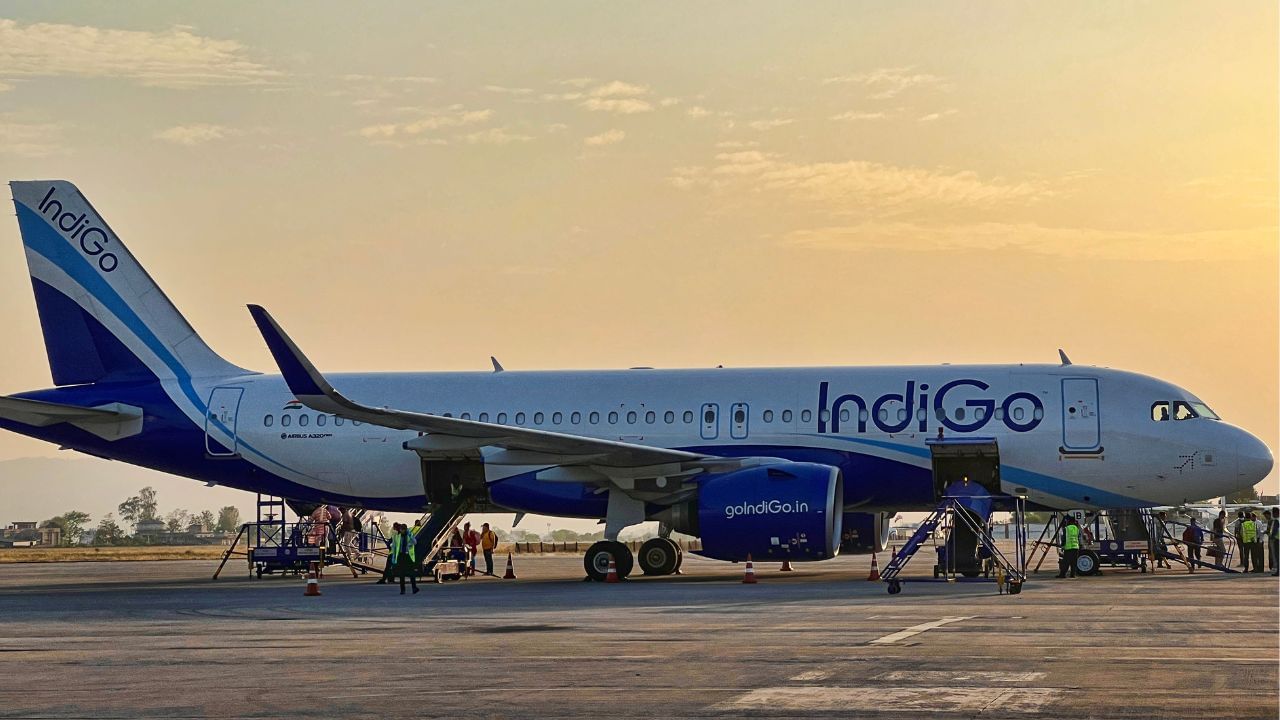 IndiGo Ticket Offers: വെറും 1,111 രൂപയ്ക്ക് ഫ്ലൈറ്റ് ടിക്കറ്റ്, ഇൻഡിഗോ ഞെട്ടിക്കുന്നു IndiGo Ticket Offers: വെറും 1,111 രൂപയ്ക്ക് ഫ്ലൈറ്റ് ടിക്കറ്റ്, ഇൻഡിഗോ ഞെട്ടിക്കുന്നു