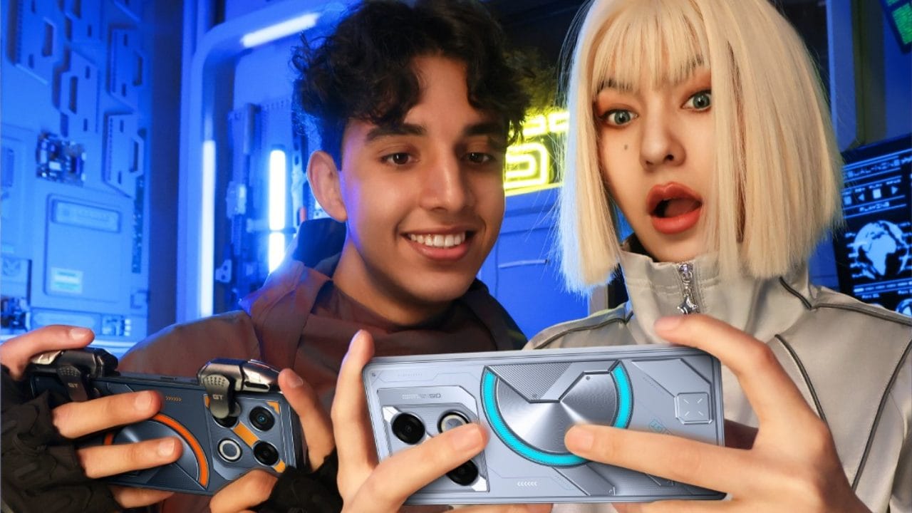 മൊബൈൽ രംഗം പിടിച്ചുകുലുക്കാനൊരുങ്ങി ഇൻഫിനിക്സ്. ആറ് മിമീറ്റർ കനം മാത്രമുള്ള, വെള്ളത്തിനടിയിലും ചാർജ് ചെയ്യാൻ സൗകര്യമുള്ള മൊബൈൽ ഫോൺ പുറത്തിറക്കാനാണ് കമ്പനിയുടെ ശ്രമം. ഇത്തരമൊരു മൊബൈൽ ഫോണിൻ്റെ നിർമാണം പുരോഗമിക്കുകയാണെന്നാണ് റിപ്പോർട്ടുകൾ. (Image Courtesy - Infinix Facebook)