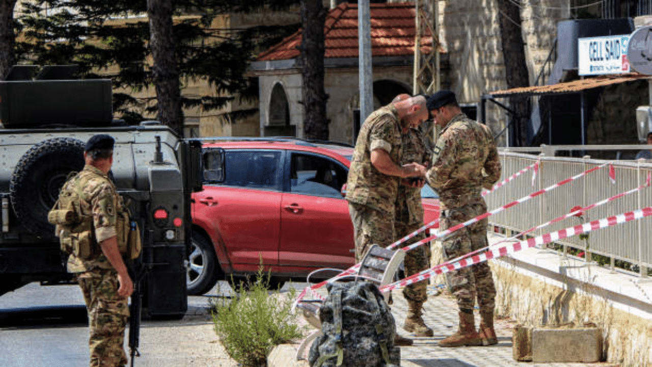 Israel Attacks Hezbollah: ഹിസ്ബുല്ലയുടെ ശക്തികേന്ദ്രത്തിൽ ഇസ്രായേൽ ആക്രമണം; ഉന്നത നേതാവ് കൊല്ലപ്പെട്ടതായി റിപ്പോർട്ട് Israel Attacks Hezbollah: ഹിസ്ബുല്ലയുടെ ശക്തികേന്ദ്രത്തിൽ ഇസ്രായേൽ ആക്രമണം; ഉന്നത നേതാവ് കൊല്ലപ്പെട്ടതായി റിപ്പോർട്ട്
