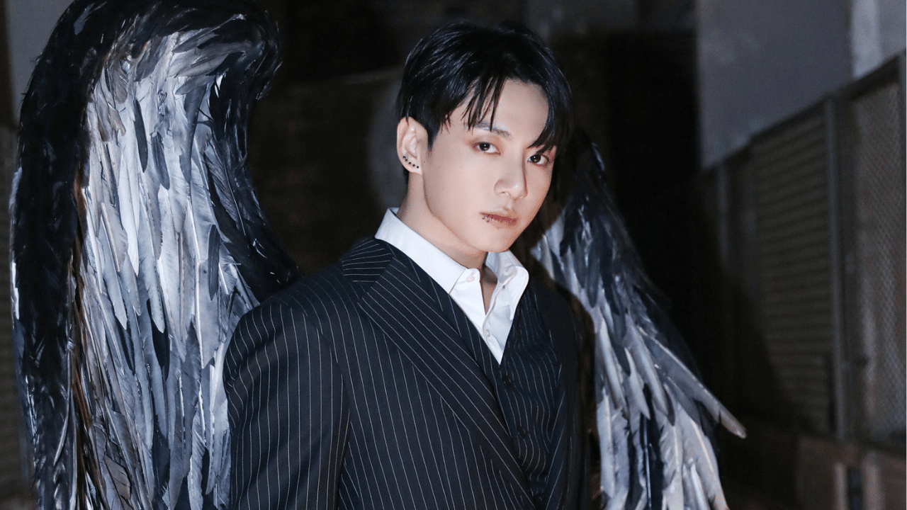 ബിടിഎസിന്റെ കമ്പനിയായ ബിഗ്ഹിറ്റ് എന്റെർറ്റൈന്മെന്റ്സ് എല്ലാ തവണയും അംഗങ്ങളുടെ പിറന്നാളിന് അവരുടെ ഒരു കൂട്ടം ചിത്രങ്ങൾ പങ്കുവെക്കാറുണ്ട്. ഇത്തവണയും ആരാധകർക്ക് സമ്മാനമായി കമ്പനി ജങ്കൂക്കിന്റെ ചിത്രങ്ങൾ വീവേഴ്‌സ് വഴി പങ്കുവെച്ചിരുന്നു. കൂടാതെ ആരാധകർക്ക് കത്തെഴുതാനുള്ള സംവിധാനവും കമ്പനി ഒരുക്കാറുണ്ട്. ആരാധകർ മാത്രമല്ല ബിടിഎസിലെ മറ്റ് അംഗങ്ങളായ നംജൂൺ, ജെ-ഹോപ്പ് എന്നിവരും താരത്തിന് പിറന്നാൾ ആശംസകൾ നേർന്നു. ബിടിഎസിലെ മുതിർന്ന അംഗമായ ജിൻ ഒഴികെ മറ്റ് ആറ് പേരും ഇപ്പോൾ സൈനിക സേവനം നിർവഹിക്കുകയാണ്.