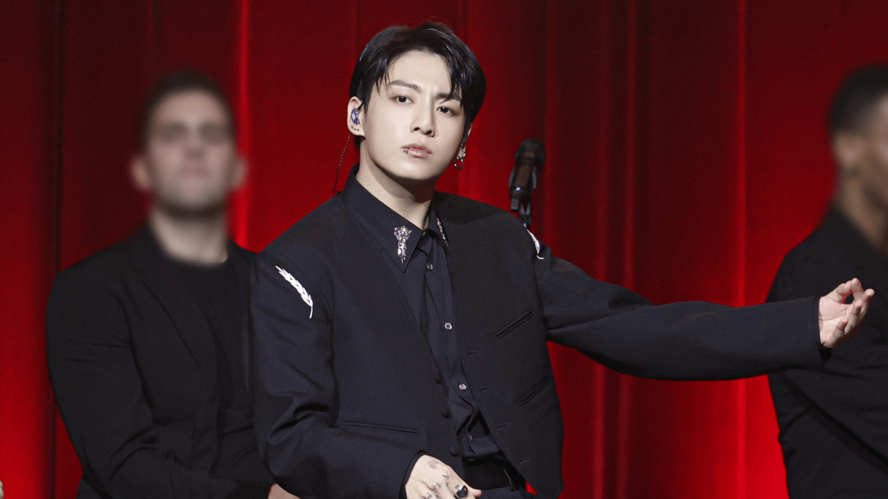 ജങ്കൂക്ക് തന്റെ ആദ്യ ഔദ്യോഗിക ഡോക്യൂമെന്ററിയായ 'ജങ്കൂക്ക്: ഐ ആം സ്റ്റിൽ' റിലീസിന് തയ്യാറെടുക്കുകയാണ്. 'ഗോൾഡൻ' ആൽബം റിലീസിന്റെ പിന്നിലെ തന്റെ എട്ട് മാസത്തെ കഷ്ടപ്പാടുകളും പരിശ്രമങ്ങളുമാണ് ഡോക്യൂമെന്ററിയിൽ. സെപ്റ്റംബർ 8ന് ഇത് ലോകമെമ്പാടും റിലീസ് ചെയ്യും. നിലവിൽ, ബിടിഎസ് താരങ്ങളായ ജങ്കൂക്കും ജിമിനും വിയും ഒരുമിച്ചുള്ള 'Are You Sure' എന്ന ട്രാവൽ ഷോ ഡിസ്നി പ്ലസ് ഹോട്ട്സ്റ്റാറിൽ സ്ട്രീം ചെയ്യുന്നുണ്ട്. ജപ്പാൻ, ദക്ഷിണ കൊറിയ, ന്യൂയോർക്ക് എന്നീ സ്ഥലങ്ങളിൽ വെച്ചാണ് ഷോ ഷൂട്ട് ചെയ്തിരിക്കുന്നത്. കഴിഞ്ഞ വർഷം ഷൂട്ട് ചെയ്ത ഷോ ഈ വർഷമാണ് പുറത്തിറക്കുന്നത്.