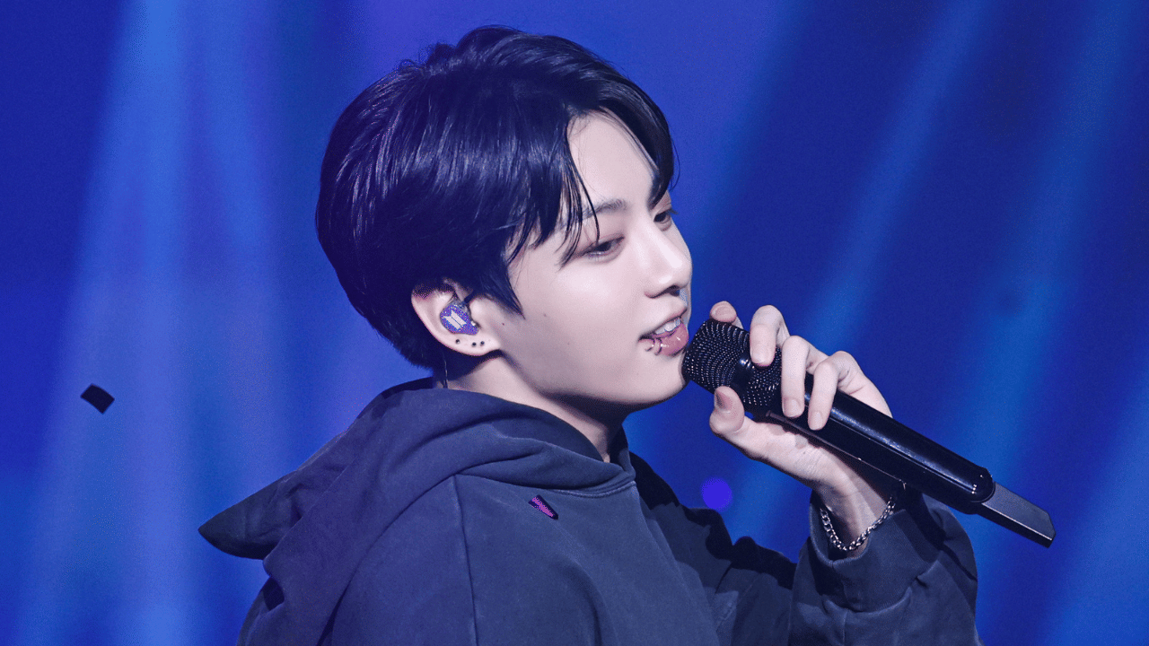 ജങ്കൂക്കിന്റെ പുതിയ ആൽബം 'ഗോൾഡൻ' പ്രചരിപ്പിക്കുന്നതിനായി യുകെ, യുഎസ് എന്നിവിടങ്ങളിലെ ആരാധകർ ഇന്ന് പ്രത്യേക ലൈറ്റ് ഷോ നടത്തി. ഫിലിപ്പൈൻസിൽ ബിടിഎസ് ആരാധകർ ജങ്കൂക്കിന്റെ പിറന്നാൾ പരിഗണിച്ച് രക്തദാന ക്യാമ്പുകൾ നടത്തി. ദക്ഷിണ കൊറിയയിലെ ആരാധകർ ഹൈബ് ഓഫീസിന് മുന്നിൽ താരത്തിന്റെ ഫ്ളക്സുകൾ നിരത്തി. ഇന്ത്യയിൽ ജങ്കൂക്കിന്റെ പിറന്നാൾ ആഘോഷത്തിന്റെ ഭാഗമായി ആരാധകർ ഒത്തുകൂടി താരത്തിന്റെ പാട്ടുകൾ വലിയ രീതിയിൽ സ്ട്രീം ചെയ്യുകയും, ബെംഗളൂരുവിൽ ബിടിഎസ് ജങ്കൂക്ക് നൈറ്റ് എന്ന പേരിൽ പരിപാടി സംഘടിപ്പിക്കുകയും ചെയ്തു.