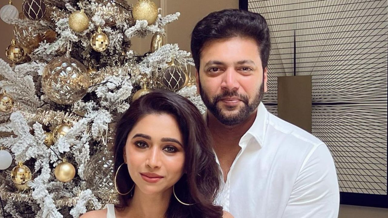 Jayam Ravi Divorce: ‘ഞാനും കുട്ടികളും ഒന്നുമില്ലാതെ ബുദ്ധിമുട്ടുന്നു, വിവാഹമോചനം തന്റെ അറിവോടെയല്ല’; ജയം രവിക്കെതിരെ ആർത്തി Jayam Ravi Divorce: ‘ഞാനും കുട്ടികളും ഒന്നുമില്ലാതെ ബുദ്ധിമുട്ടുന്നു, വിവാഹമോചനം തന്റെ അറിവോടെയല്ല’; ജയം രവിക്കെതിരെ ആർത്തി