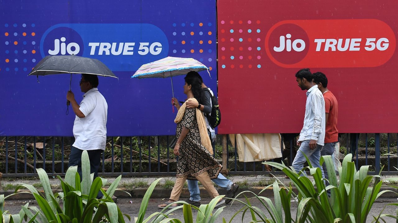 Jio Down : കോൾ ഒന്നും പോകുന്നില്ലേ? ജിയോ അടിച്ചുപോയി ഗയ്സ് Jio Down : കോൾ ഒന്നും പോകുന്നില്ലേ? ജിയോ അടിച്ചുപോയി ഗയ്സ്