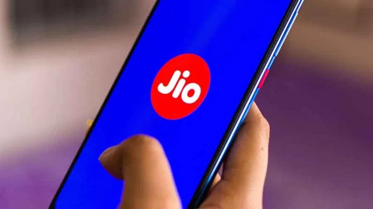 ഇത് കൂടാതെ എട്ടാം വാര്ഷികം പ്രമാണിച്ച് വേറെയും ഓഫറുകള് ജിയോ പ്രഖ്യാപിച്ചിട്ടുണ്ട്. സെപ്റ്റംബര് 10 വരെയാണ് ഇവ ലഭിക്കുക. (Image Credits: Social Media)