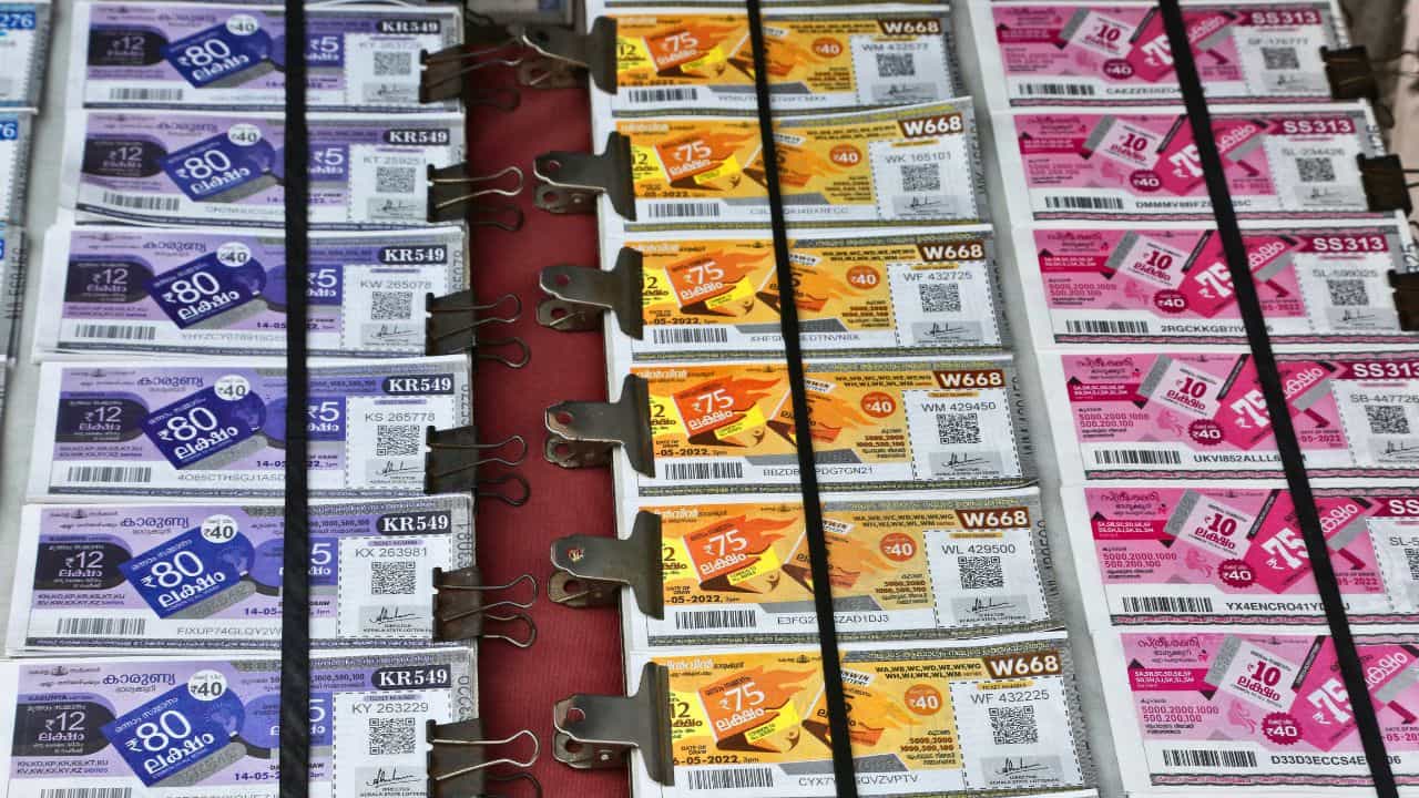 Kerala Lottery Result : 80 ലക്ഷത്തിൻ്റെ ഭാഗ്യവാൻ ആര്?; കാരുണ്യ ലോട്ടറി ഫലം പുറത്ത്