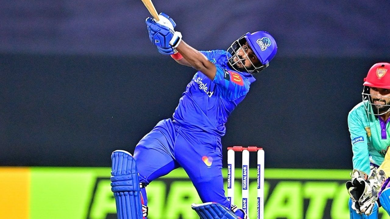 Kerala Cricket League : രോഹനും അനന്ദ് കൃഷ്ണനും സെഞ്ചുറി; പ്ലേ ഓഫുറപ്പിച്ച് ഗ്ലോബ്സ്റ്റാഴ്സും റോയൽസും Kerala Cricket League : രോഹനും അനന്ദ് കൃഷ്ണനും സെഞ്ചുറി; പ്ലേ ഓഫുറപ്പിച്ച് ഗ്ലോബ്സ്റ്റാഴ്സും റോയൽസും