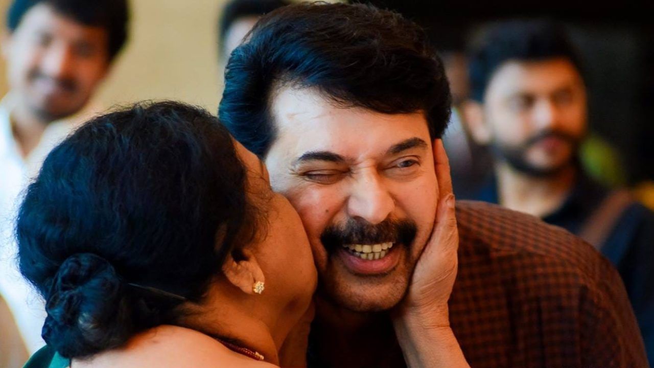 Kaviyoor Ponnamma : ഒറ്റ വാചകത്തിൽ ആദരാഞ്ജലി; കവിയൂർ പൊന്നമ്മയുടെ മരണത്തിൽ വാക്കുകൾ നഷ്ടപ്പെട്ട് ‘മമ്മൂസ്’ Kaviyoor Ponnamma : ഒറ്റ വാചകത്തിൽ ആദരാഞ്ജലി; കവിയൂർ പൊന്നമ്മയുടെ മരണത്തിൽ വാക്കുകൾ നഷ്ടപ്പെട്ട് ‘മമ്മൂസ്’
