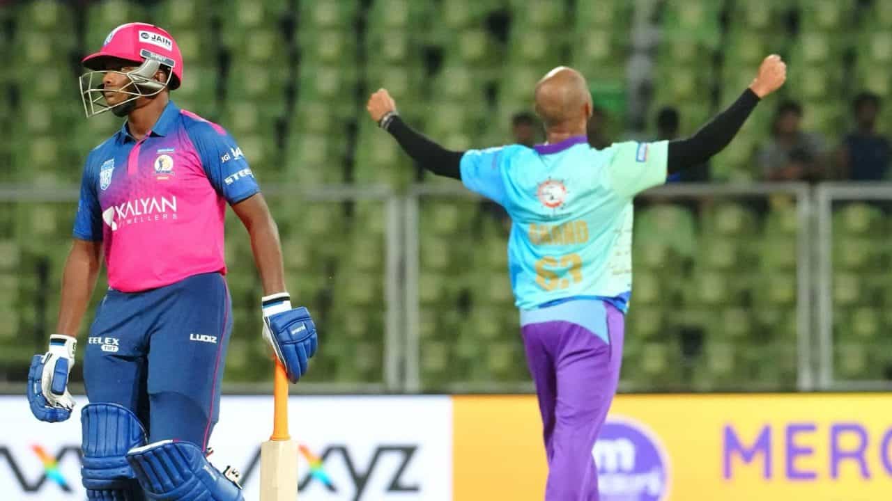 Kerala Cricket League : റോയൽസിനെ 33 റൺസിന് വീഴ്ത്തി; ജയക്കുതിപ്പ് തുടർന്ന് ആലപ്പി റിപ്പിൾസ് Kerala Cricket League : റോയൽസിനെ 33 റൺസിന് വീഴ്ത്തി; ജയക്കുതിപ്പ് തുടർന്ന് ആലപ്പി റിപ്പിൾസ്