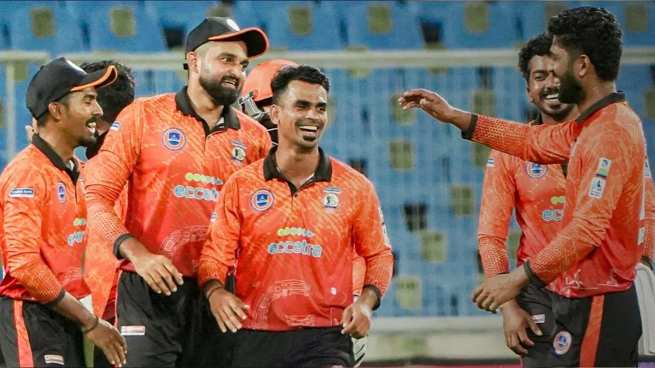 Kerala Cricket League : ലീഗിലെ ഏറ്റവും ചെറിയ സ്കോറിന് ഓൾ ഔട്ടായി ആലപ്പി റിപ്പിൾസ്; വീണ്ടും തിളങ്ങി അബ്ദുൽ ബാസിത്ത് Kerala Cricket League : ലീഗിലെ ഏറ്റവും ചെറിയ സ്കോറിന് ഓൾ ഔട്ടായി ആലപ്പി റിപ്പിൾസ്; വീണ്ടും തിളങ്ങി അബ്ദുൽ ബാസിത്ത്