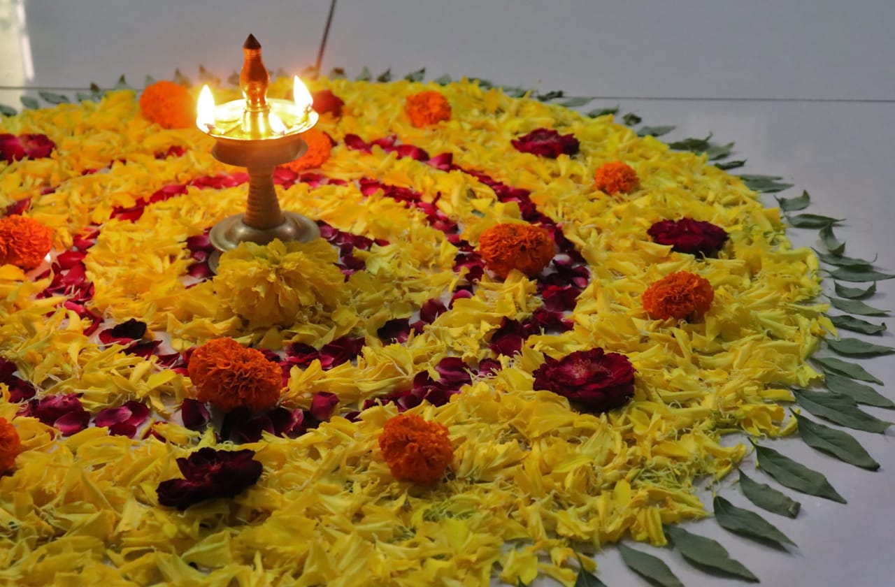 ഓണാഘോഷത്തിന്റെ ഒന്‍പതാം ദിനമായി അറിയപ്പെടുന്ന ഉത്രാടം വളരെ തിരക്കേറിയ ദിവസമായിരിക്കും. ചിലയിടങ്ങളിൽ തിരുവോണം ആഘോഷിക്കുന്നത് പോലെ തന്നെ ഉത്രാടം ആഘോഷിക്കാറുണ്ട്. (credits:Gettyimages)