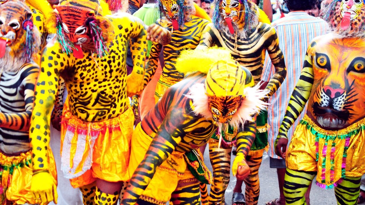 സംസ്ഥാനത്തെ ആധാരമെഴുത്തുകാര്‍, പകര്‍പ്പെഴുത്തുകാര്‍, സ്റ്റാമ്പ് വെണ്ടര്‍മാര്‍, ക്ഷേമനിധി പെന്‍ഷന്‍ വാങ്ങിക്കുന്നവര്‍ എന്നിവര്‍ക്ക് ഓണക്കാല ഉത്സവബത്ത അനുവദിച്ചിരിക്കുകയാണ് സര്‍ക്കാര്‍. (Getty Image)