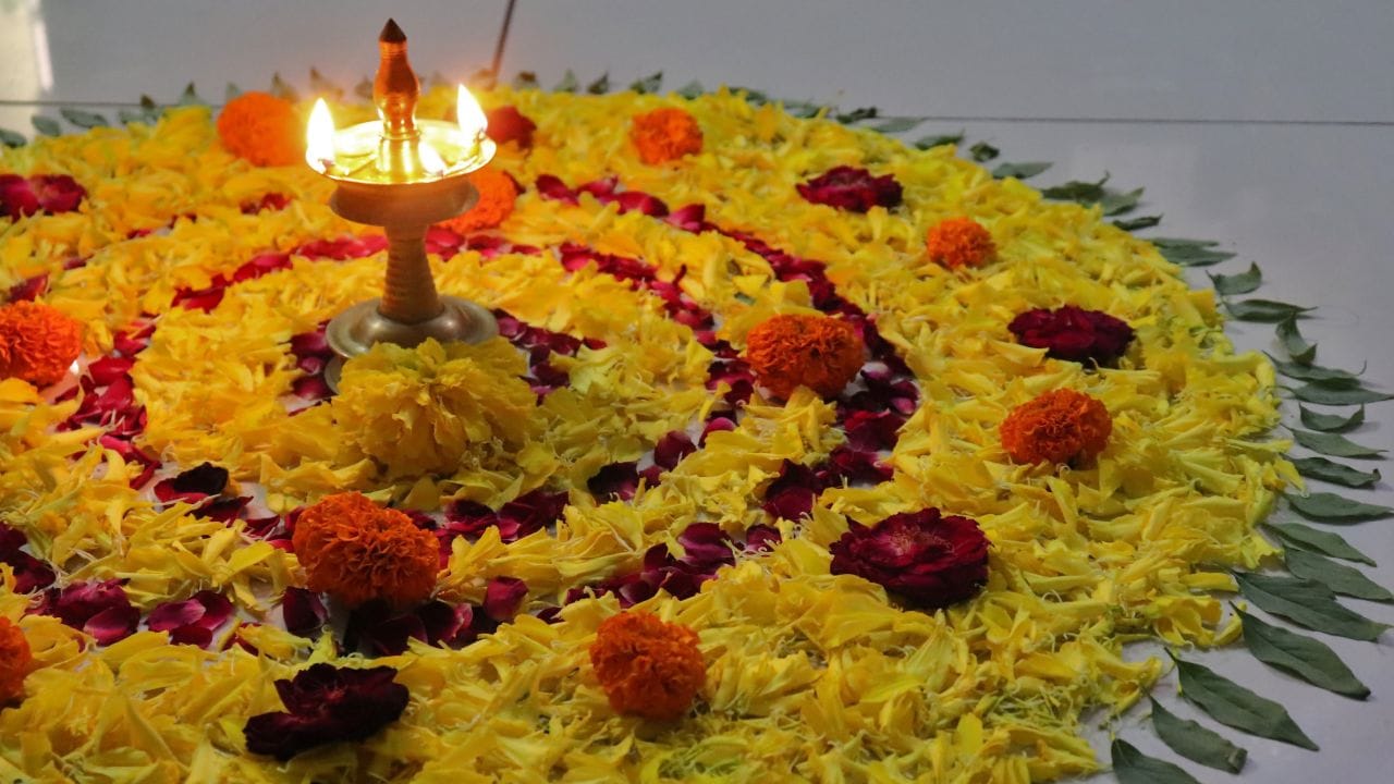 ഒന്നാം ഓണവും തിരുവോണവും ഇത്തവണ വരുന്നത് അവധി ദിവസങ്ങളിലാണ്. സെപ്റ്റംബര്‍ 14നാണ് ഉത്രാടം അതായത് ഒന്നാം ഓണം. ഇത് രണ്ടാം ശനിയാണ്. തിരുവോണം വരുന്നത് ഞായറാഴ്ചയും. (Image Credits: Getty Images)