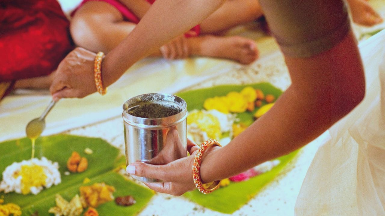 ഒന്ന് കണ്ണടച്ച് തുറന്നപ്പോഴേക്കും ഓണം ഇങ്ങ് വന്നെത്തി. ഓണം വെക്കേഷനും അതുപോലെ തന്നെ തീരും. മുന്‍വര്‍ഷങ്ങളെ അപേക്ഷിച്ച് ഇത്തവണത്തെ ഓണം വെക്കേഷനും പണി തന്നിട്ടുണ്ട്. സര്‍ക്കാര്‍ ഉദ്യോഗസ്ഥര്‍ക്ക് ഇത്തവണ രണ്ട് ഓണം അവധി മാത്രമാണ് ലഭിക്കുന്നത്. (Image Credits: Getty Images)