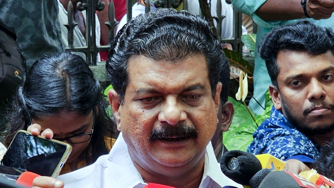PV Anvar: മലബാറിൽ പുതിയ ജില്ല; മലപ്പുറവും കോഴിക്കോടും വിഭജിക്കണമെന്ന ആവശ്യവുമായി ഡെമോക്രാറ്റിക്ക് മൂവ്മെന്റ് ഓഫ് കേരള PV Anvar: മലബാറിൽ പുതിയ ജില്ല; മലപ്പുറവും കോഴിക്കോടും വിഭജിക്കണമെന്ന ആവശ്യവുമായി ഡെമോക്രാറ്റിക്ക് മൂവ്മെന്റ് ഓഫ് കേരള