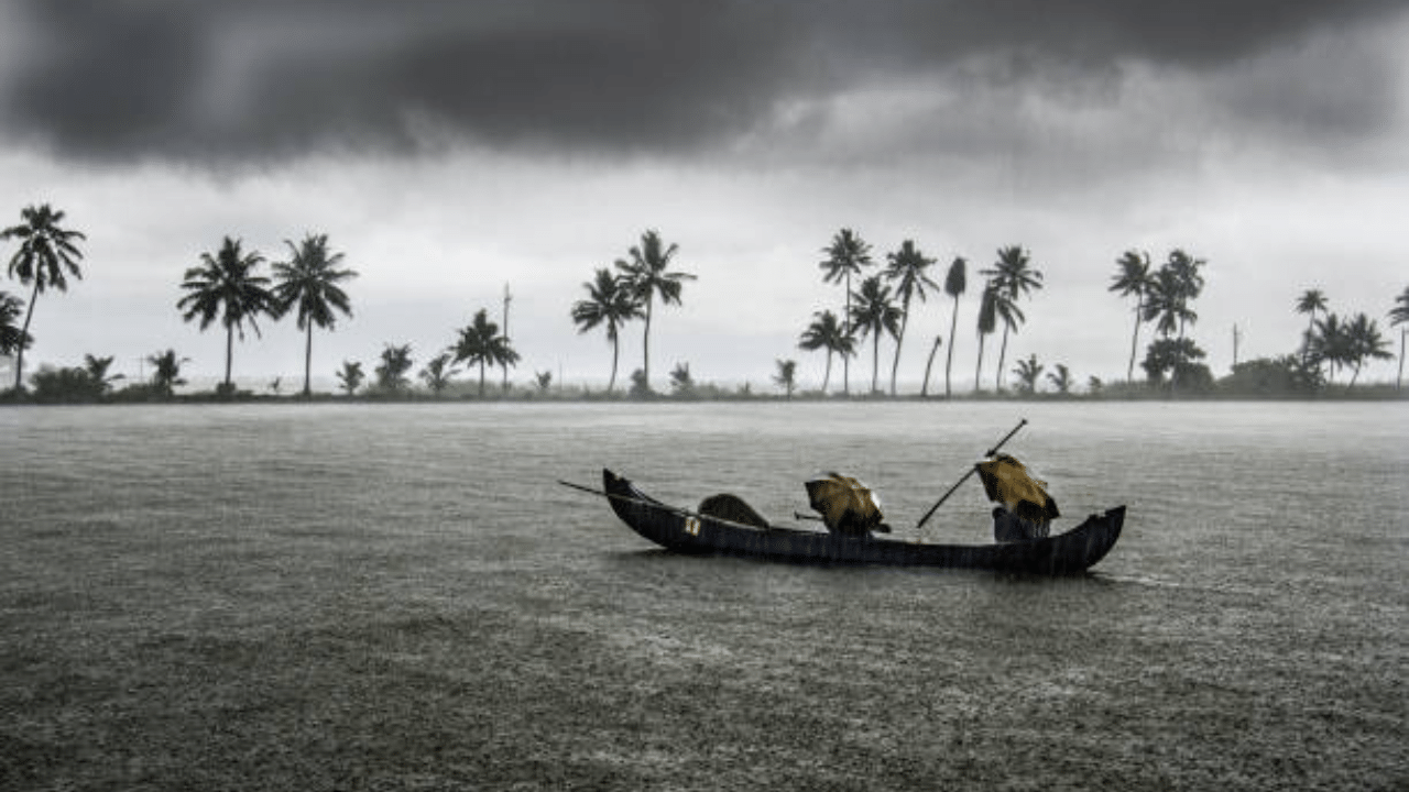 Kerala Rain Alert: വരും ദിവസങ്ങളിൽ മഴ കനക്കും; മുന്നറിയിപ്പിൽ മാറ്റം, 10 ജില്ലകളിൽ യെല്ലോ അലർട്ട്