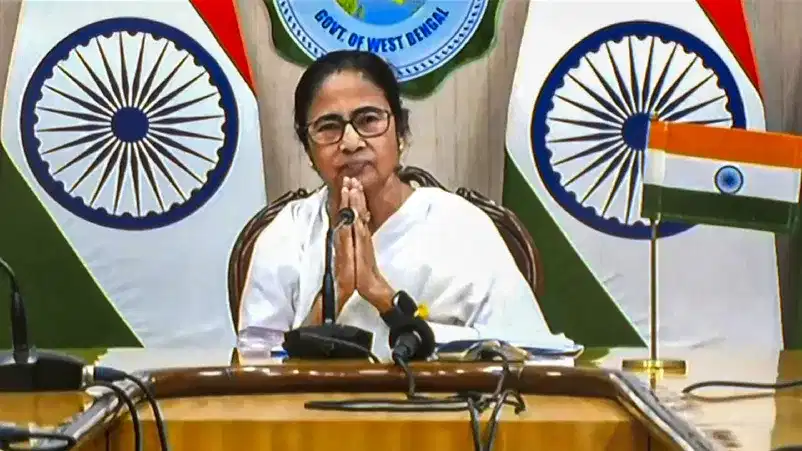 Mamata Banerjee : നിങ്ങളുടെ ആവശ്യങ്ങൾ പഠിക്കും, നടപടിയെടുക്കും സമരപ്പന്തലില്‍ മമതയുടെ അപ്രതീക്ഷിത സന്ദര്‍ശനം