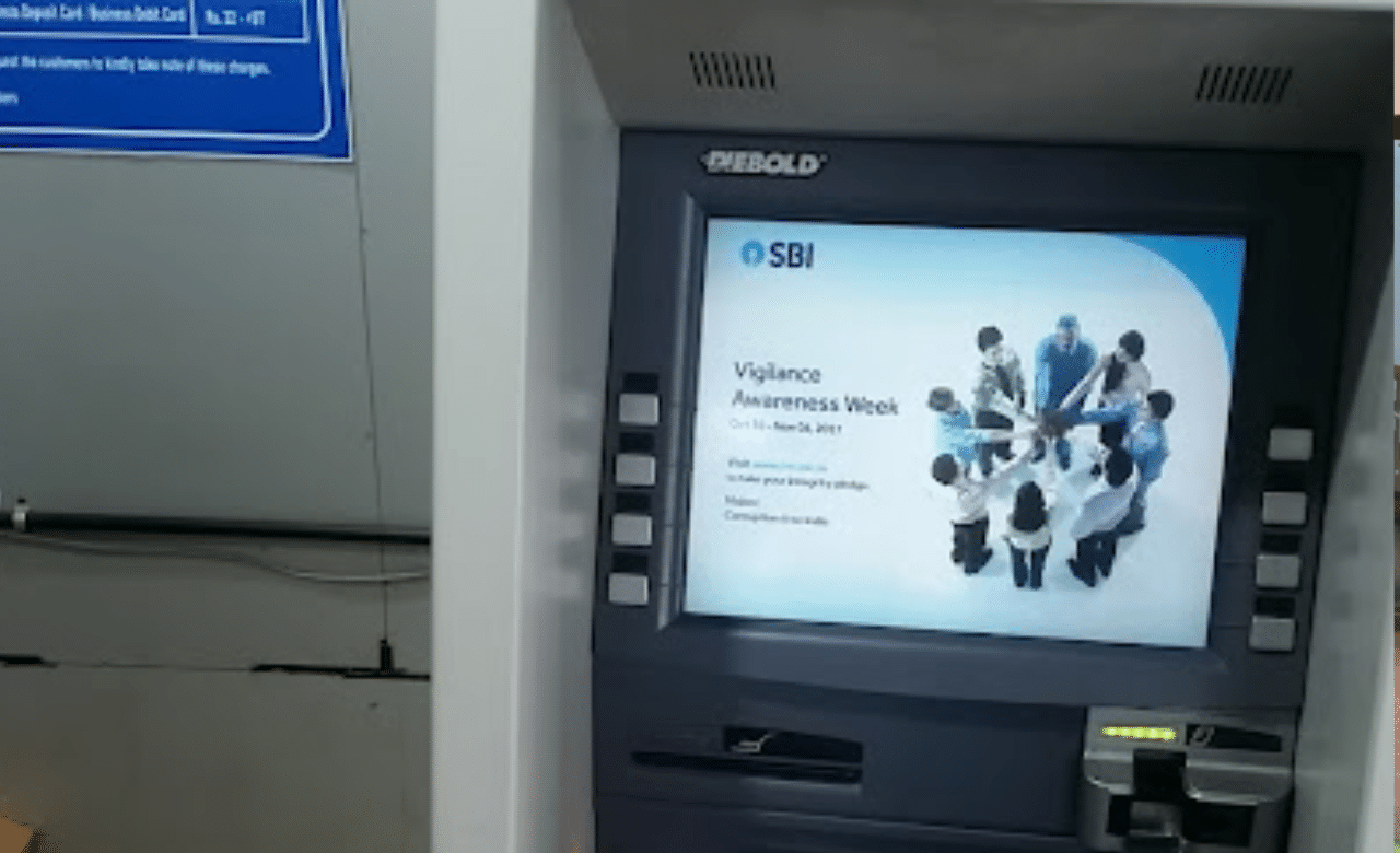 Thrissur ATM Robbery: തൃശൂരിൽ വൻ എടിഎം കൊള്ള; പിന്നിൽ പ്രൊഫഷണൽ സംഘമെന്ന് സൂചന, സംഭവം പുലർച്ചെ Thrissur ATM Robbery: തൃശൂരിൽ വൻ എടിഎം കൊള്ള; പിന്നിൽ പ്രൊഫഷണൽ സംഘമെന്ന് സൂചന, സംഭവം പുലർച്ചെ