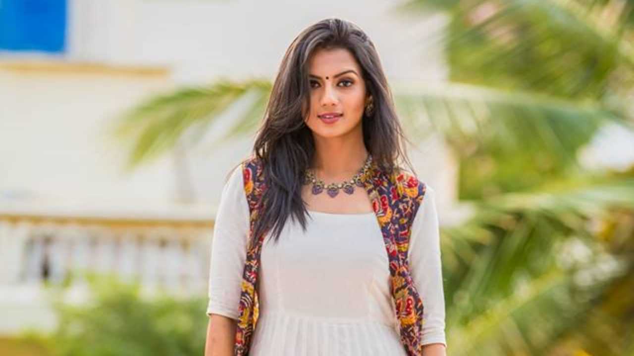 Sruthi Hariharan : നിന്നെ നായികയാക്കാം; പക്ഷേ, ഞങ്ങൾ അഞ്ച് നിർമാതാക്കൾക്കും വഴങ്ങണം; ശ്രുതി ഹരിഹരൻ്റെ പഴയ വെളിപ്പെടുത്തൽ ചർച്ചയാവുന്നു