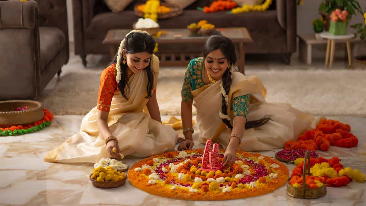 Onam 2024: ഹൃദയം നിറഞ്ഞും വേണ്ട ഹാപ്പിയും വേണ്ട! പിന്നെ? എല്ലാരും അടിച്ചുകേറിവാ... ദാ നല്ല ഫ്രഷ് ഓണാശംസകൾ Onam 2024: ഹൃദയം നിറഞ്ഞും വേണ്ട ഹാപ്പിയും വേണ്ട! പിന്നെ? എല്ലാരും അടിച്ചുകേറിവാ... ദാ നല്ല ഫ്രഷ് ഓണാശംസകൾ