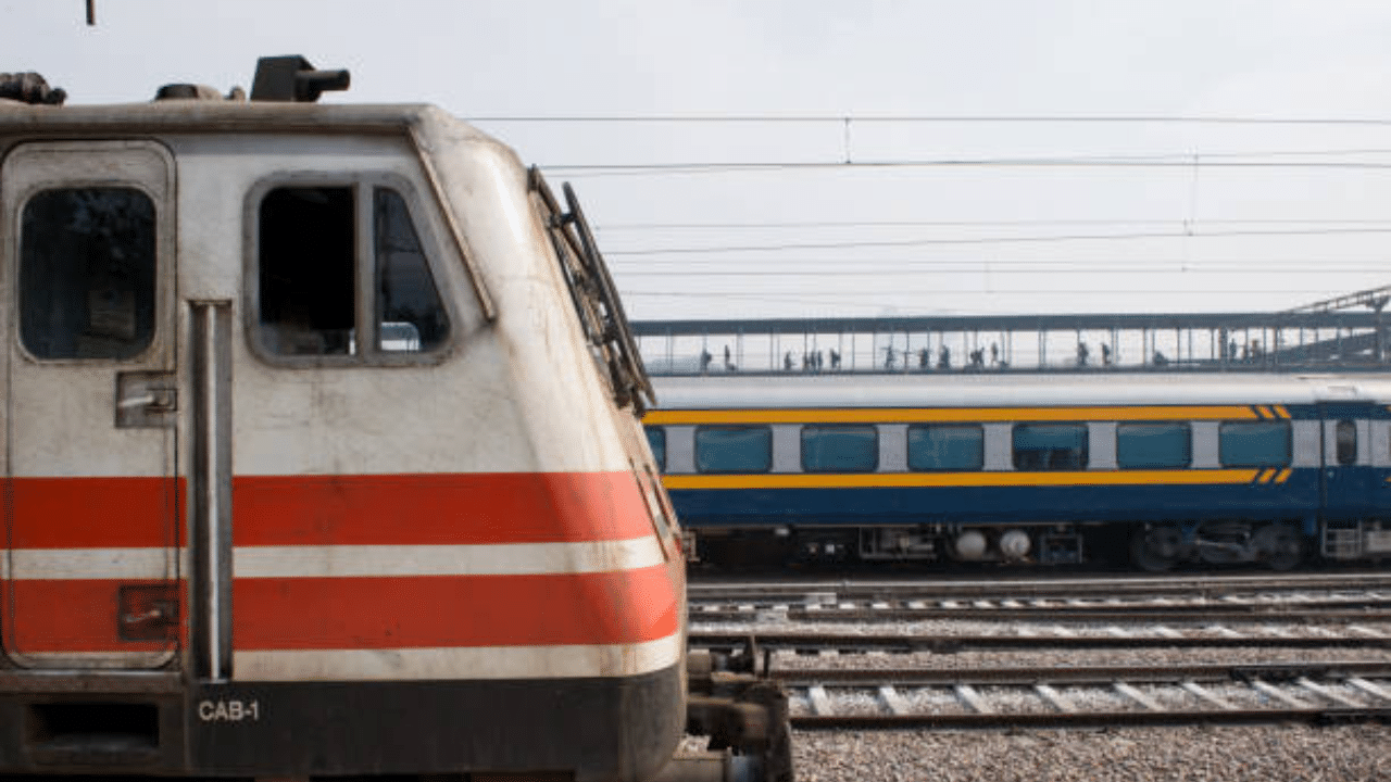 Train Service Cancelled: ട്രെയിനുകൾ റദ്ദാക്കി; ആന്ധ്രയിൽ കനത്തമഴ തുടരുന്ന സാഹചര്യത്തിൽ കേരളത്തിൽ നിന്നടക്കമുള്ളവ വഴിതിരിച്ചുവിട്ടു Train Service Cancelled: ട്രെയിനുകൾ റദ്ദാക്കി; ആന്ധ്രയിൽ കനത്തമഴ തുടരുന്ന സാഹചര്യത്തിൽ കേരളത്തിൽ നിന്നടക്കമുള്ളവ വഴിതിരിച്ചുവിട്ടു