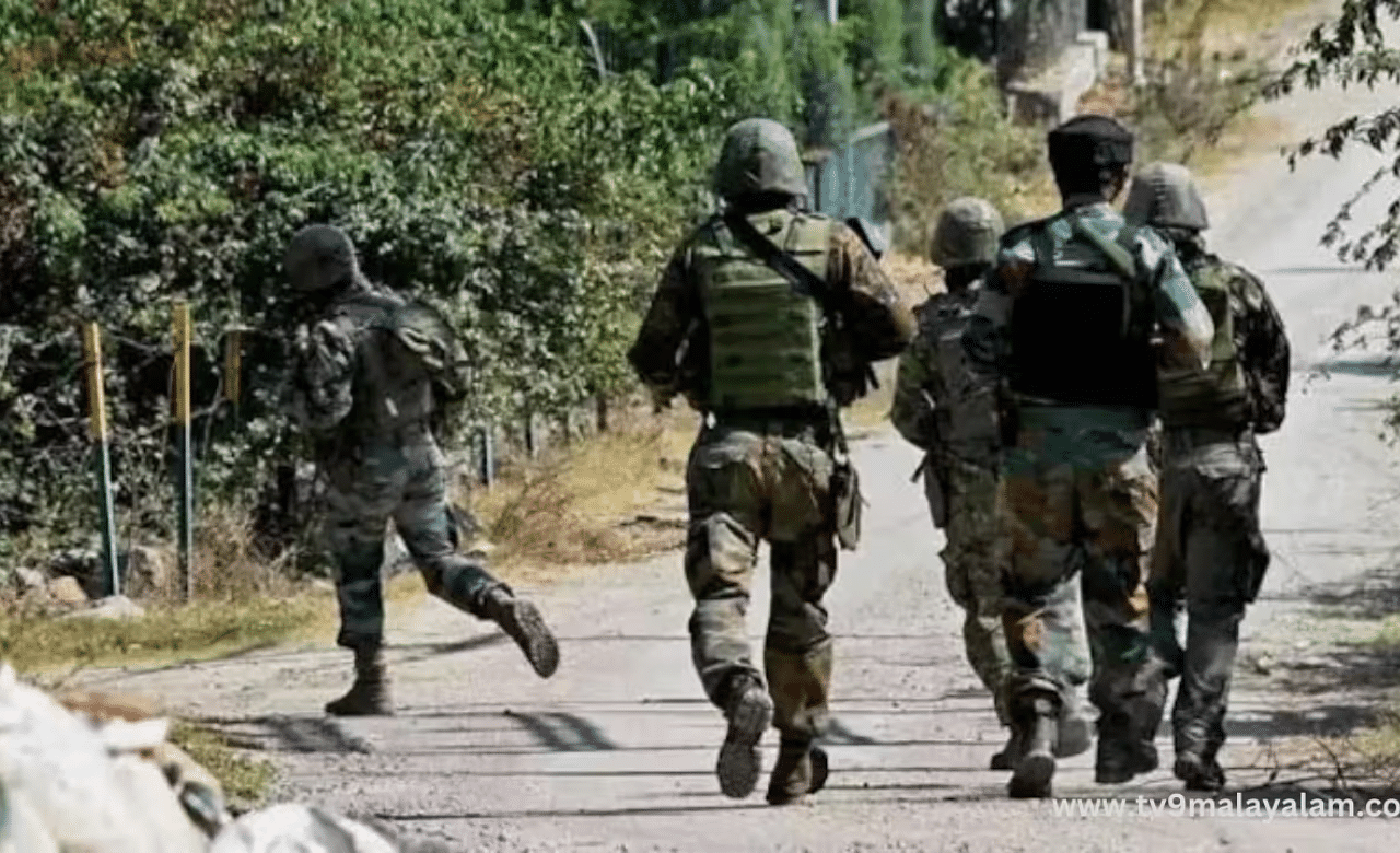 Jammu Kashmir Encounter: ജമ്മു കശ്മീരിൽ സെെനിക കേന്ദ്രത്തിന് നേരെ ഭീരാക്രമണം; സെെനികന് പരിക്ക്