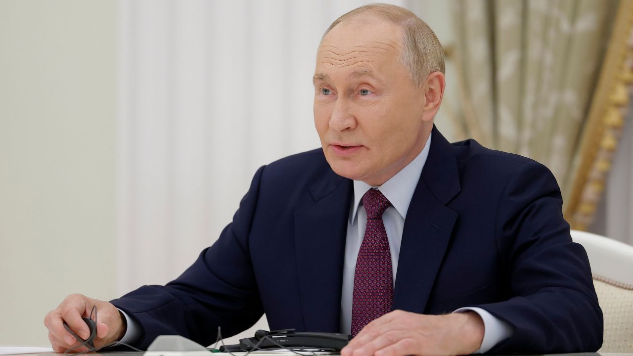 Vladimir Putin: യുക്രൈനുള്ള സഹായം; പടിഞ്ഞാറന് രാജ്യങ്ങള്ക്കെതിരെ ആണവാക്രമണമെന്ന് മുന്നറിയിപ്പുമായി പുടിന് Vladimir Putin: യുക്രൈനുള്ള സഹായം; പടിഞ്ഞാറന് രാജ്യങ്ങള്ക്കെതിരെ ആണവാക്രമണമെന്ന് മുന്നറിയിപ്പുമായി പുടിന്