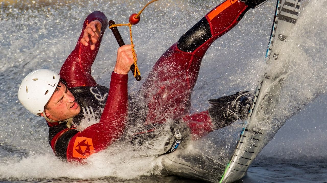 ഹെൽത്ത് ഡേറ്റ ശേഖരിക്കുന്നതിലും പുതിയ അപ്ഡേറ്റ് ലഭിച്ചേക്കും. ഐഫോൺ ഹെൽത്ത് ആപ്പിലെ പുതിയ അൽഗോരിതമനുസരിച്ച് ശേഖരിക്കുന്ന ഡേറ്റകളിൽ വ്യത്യാസമുണ്ടാവും. ഇതോടൊപ്പം 20 മീറ്റർ ആഴത്തിൽ ഹൈ സ്പീഡ് വാട്ടർ സ്പോർട്ട് മത്സരങ്ങളിൽ ഉപയോഗിക്കാൻ കഴിയുന്ന തരത്തിൽ വാട്ടർ റെസിസ്റ്റൻസി വാച്ചിൽ ഉണ്ടാവും. ആപ്പിൾ ഡെപ്ത് ആപ്പ് ഈ വാച്ചിൽ ഉപയോഗിക്കാനാവും. (Image Couresy- Unsplash)