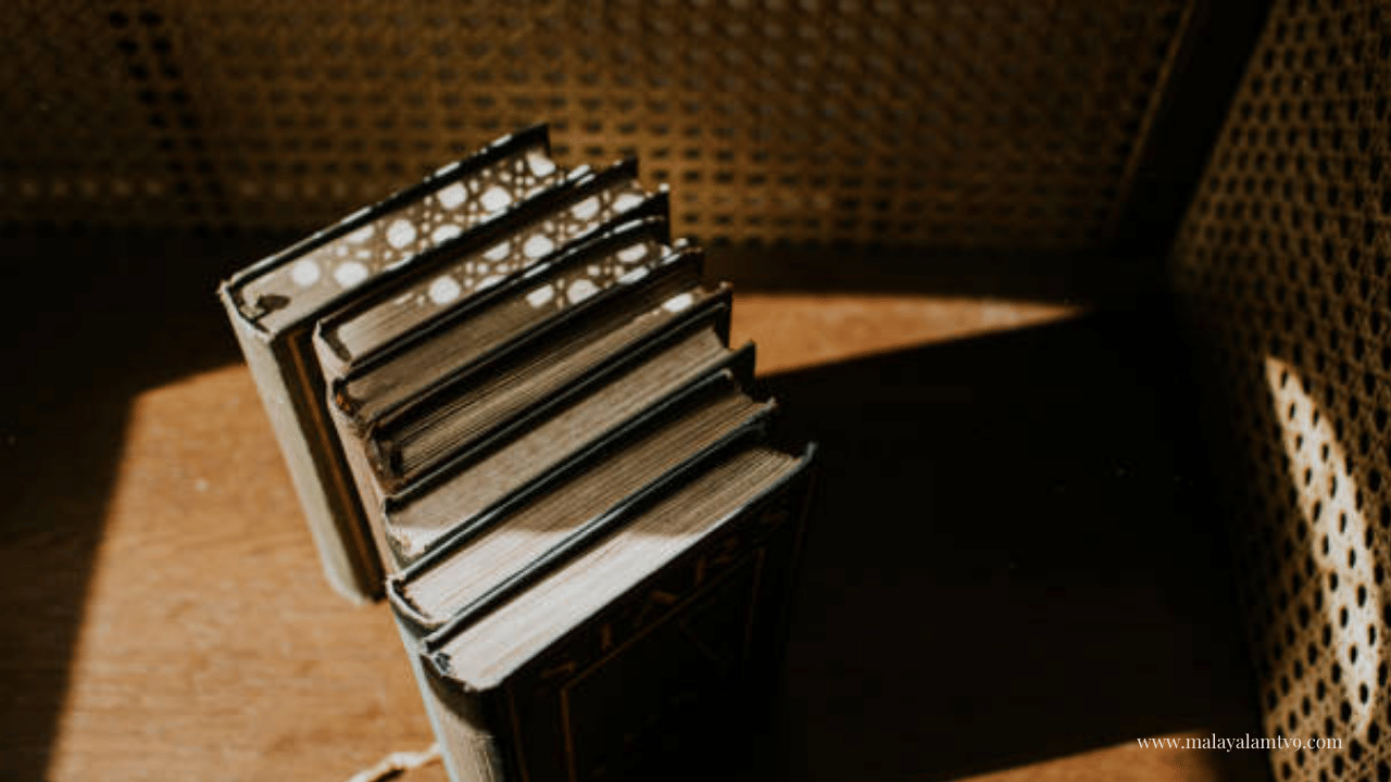 വ്യക്തികളുടെ മോചനത്തിനും ആന്തരികമായ വികാസത്തിനുമുള്ള മാർഗമായാണ് സാക്ഷരതയെ കാണപ്പെടുന്നത്. ജീവിക്കുന്നതിനാവശ്യമായ എഴുത്തും വായനയും കൈവശപ്പെടുത്തുകയും സമൂഹത്തിന്റെ പൊതുവികസനത്തിന് തന്റെ കഴിവുകളെ ഉപയോഗിക്കുകയും ചെയ്യുമ്പോഴാണ് ഒരു മനുഷ്യൻ സാക്ഷരത കൈവരിച്ചു എന്നു പറയപ്പെടുന്നത്. (Image Credits: Gettyimages)
