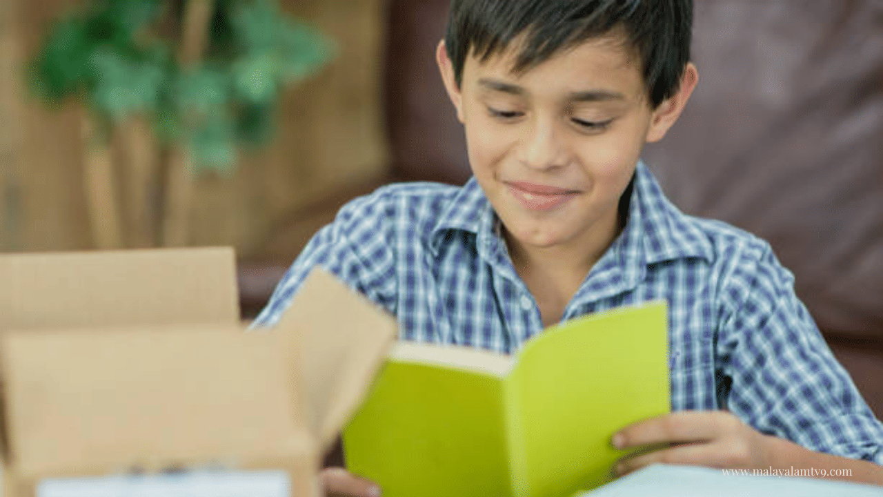 യുനെസ്‌കൊ അംഗരാജ്യങ്ങളിലെ വിദ്യാഭ്യാസമന്ത്രിമാർ 1965 ൽ ടെഹ്റാനിൽ ചേർന്ന സമ്മേളനത്തിലാണ് നിരക്ഷരതാ നിർമാർജ്ജനയജ്ഞം തുടങ്ങാൻ ആഹ്വാനം ചെയ്തത്. ലോകത്ത് ഒരു നിരക്ഷരനെങ്കിലും ശേഷിക്കുന്നതുവരെ ഈ ദിനം ആചരിക്കണമെന്നാണ് യുനെസ്‌കോ അന്ന് നിർദ്ദേശിച്ചത്. (Image Credits: Gettyimages)
