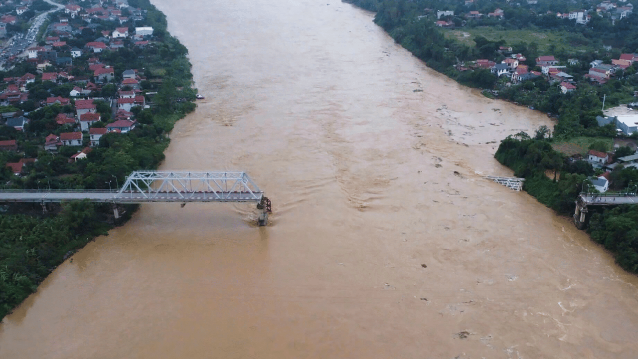 Typhoon Yagi: യാ​ഗിയിൽ ചുറ്റി വിയറ്റ്നാം; ചുഴലിക്കാറ്റിൽ വൻ നാശനഷ്ടം, മരണം 127 ആയി