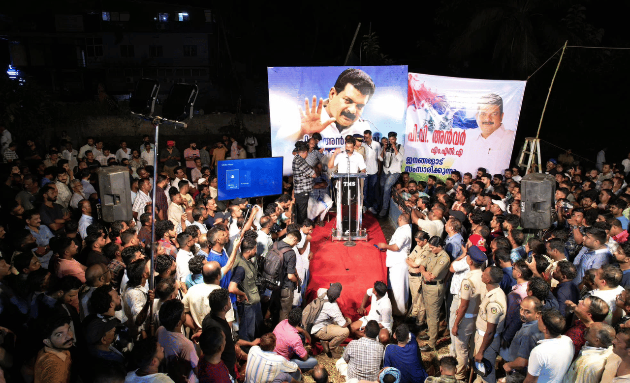 PV Anvar: മന്തി കഴിച്ച് ഫുട്ബോൾ പോലെയാണ് ചിലരുടെ വയർ,എന്നിട്ട് പൊരിച്ച ഐസ്ക്രീമും വിഴുങ്ങി കിടപ്പാണ്; ഓർമ്മപ്പെടുത്തലുമായി പിവി അൻവർ PV Anvar: മന്തി കഴിച്ച് ഫുട്ബോൾ പോലെയാണ് ചിലരുടെ വയർ,എന്നിട്ട് പൊരിച്ച ഐസ്ക്രീമും വിഴുങ്ങി കിടപ്പാണ്; ഓർമ്മപ്പെടുത്തലുമായി പിവി അൻവർ