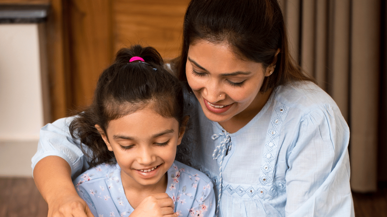 സെപ്റ്റംബർ മാസത്തിലെ നാലാമത്തെ ഞായറാഴ്ചയാണ് ലോകമെമ്പാടും ഡോട്ടേഴ്സ് ദിനമായി ആചരിക്കുന്നത്. പെൺമക്കളോട് നമുക്കുള്ള സ്നേഹവും നന്ദിയും കാണിക്കേണ്ട സമയമാണിത്.  (ഫോട്ടോ കടപ്പാട് - triloks/Getty Images Creative)