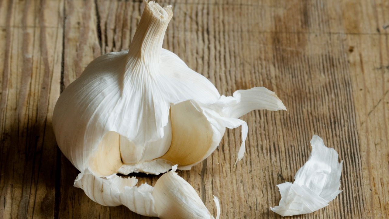 Banned Chinese Garlic: സൂക്ഷിക്കുക നിങ്ങളുടെ വീട്ടിലേത് നിരോധിച്ച ചൈനീസ് വെളുത്തുള്ളിയാകാം... അടിമുടി വിഷമായ ഈ വ്യാജനെ ഇങ്ങനെ കണ്ടെത്തു...