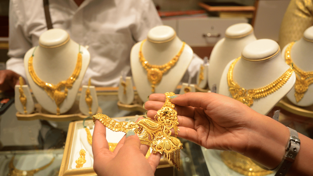 ഇന്നലെയും കേരളത്തിലെ സ്വർണ്ണ വിലയിൽ വർധനയുണ്ടായിരുന്നു. പവന് 480 രൂപയും, ഗ്രാമിന് 60 രൂപയുമാണ് വില ഇന്നലെ കൂടിയത്.  (ഫോട്ടോ കടപ്പാട് - GettyImages)