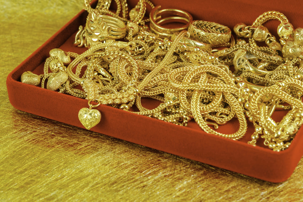 7000 രൂപയാണ് ഒരു ഗ്രാം സ്വര്‍ണത്തിന്റെ വില. കഴിഞ്ഞ അഞ്ചുദിവസത്തിനിടെ 1400 രൂപയുടെ വർധനയാണ് സ്വർണ വിപണിയിൽ രേഖപ്പെടുത്തിയിരിക്കുന്നത്. കഴിഞ്ഞ മെയ് മാസത്തിലാണ് പവന് 55000 രൂപ കടന്നത്. ഇതിനു ശേഷം കുറഞ്ഞും കൂടിയും സ്വർണവിപണി മുന്നോട്ട് പോയിരുന്നു.(Photos credit: Getty Images)