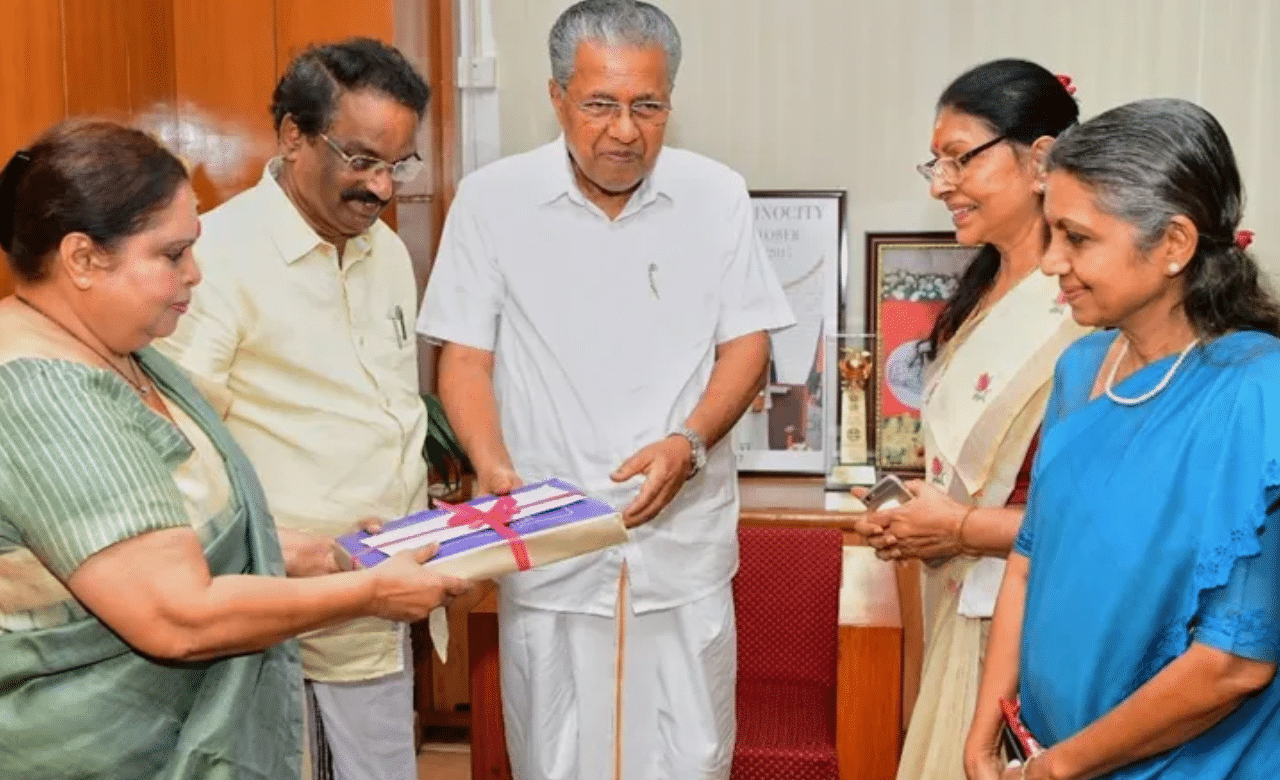 Hema Committeee Report: ബിജെപി നേതാക്കളുടെ പരാതി, കേരളം സന്ദർശിക്കാനൊരുങ്ങി ദേശീയ വനിത കമ്മീഷൻ Hema Committeee Report: ബിജെപി നേതാക്കളുടെ പരാതി, കേരളം സന്ദർശിക്കാനൊരുങ്ങി ദേശീയ വനിത കമ്മീഷൻ
