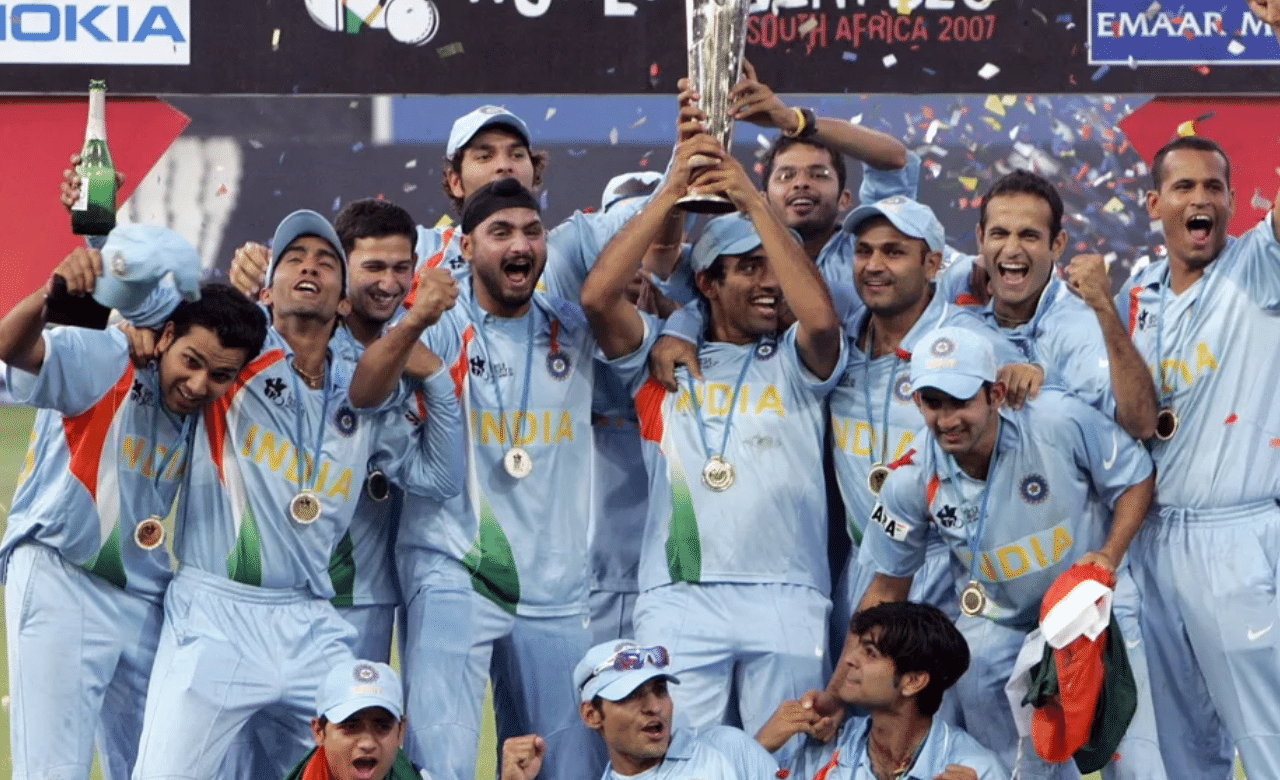 T20 world Cup: മധുര പതിനേഴിന്റെ നിറവിൽ ആദ്യ ടി20 ലോകകപ്പ് വിജയം, പാകിസ്താനെ തോൽപ്പിച്ച ധോണിയും സംഘവും T20 world Cup: മധുര പതിനേഴിന്റെ നിറവിൽ ആദ്യ ടി20 ലോകകപ്പ് വിജയം, പാകിസ്താനെ തോൽപ്പിച്ച ധോണിയും സംഘവും