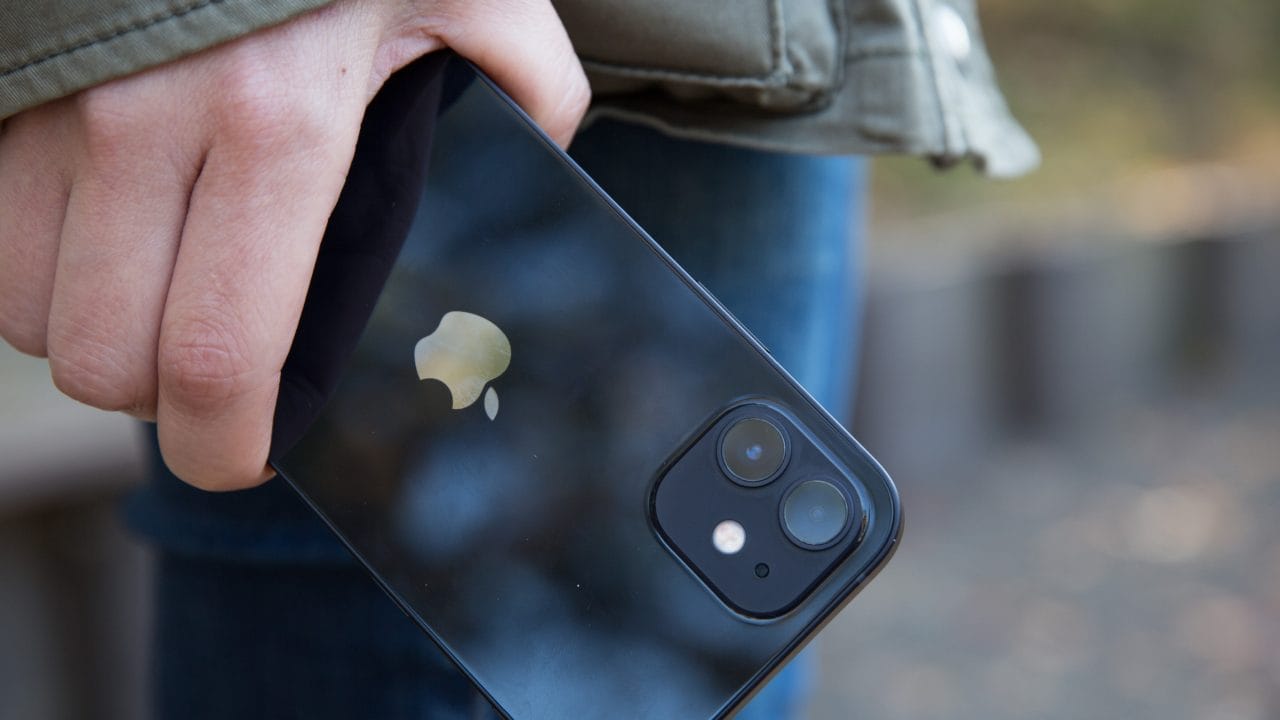 ആപ്പിൾ 16ലെ ഫീച്ചറുകളിൽ വലിയ പുരോഗതിയില്ലെന്നാണ് പൊതുവായ അഭിപ്രായം. ആപ്പിൾ 15 സീരീസിൽ നിന്ന് 16 സീരീസ് അത്ര വ്യത്യസ്തമല്ല. അതുകൊണ്ട് തന്നെ ആളുകൾക്ക് പുതിയ സീരീസിനോട് വലിയ താത്പര്യമില്ലെന്ന് റിപ്പോർട്ടുകളിൽ പറയുന്നു. (Image Credits - SOPA Images/Getty Images)