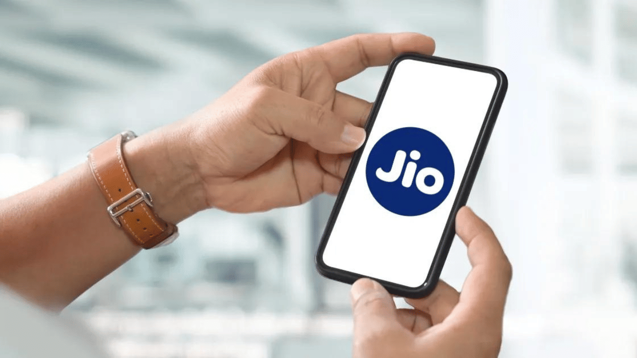 ജിയോഫൈബർ, ജിയോഎയർഫൈബർ വരിക്കാർക്കും പുതിയതായി കണക്ഷനെടുക്കുന്നവർക്കും പഴയ വരിക്കാർക്കും ഇത് ഉപയോഗിക്കാം. സെപ്റ്റംബർ 18 മുതൽ നവംബർ മൂന്ന് വരെയാണ് ഓഫർ കാലയളവ്.(Image Credits: Social Media)