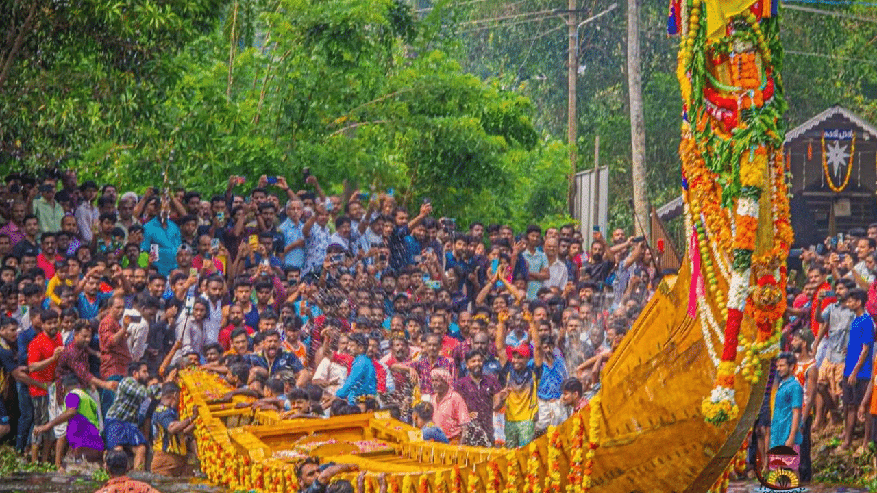 കാരിച്ചൽ പ്രദേശത്തെ ജനങ്ങൾക്ക് സ്വന്തമായ ഈ ചുണ്ടൻവള്ളം 1970 സെപ്റ്റംബർ 8നാണ് ഈ വള്ളം നീറ്റിലിറങ്ങിയത്. ഇതിന് 53.25 കോൽ നീളവും 51 ആംഗുലം വീതിയുമുണ്ട്. (ഫോട്ടോ- FACEBOOK, Karichal Chundan )