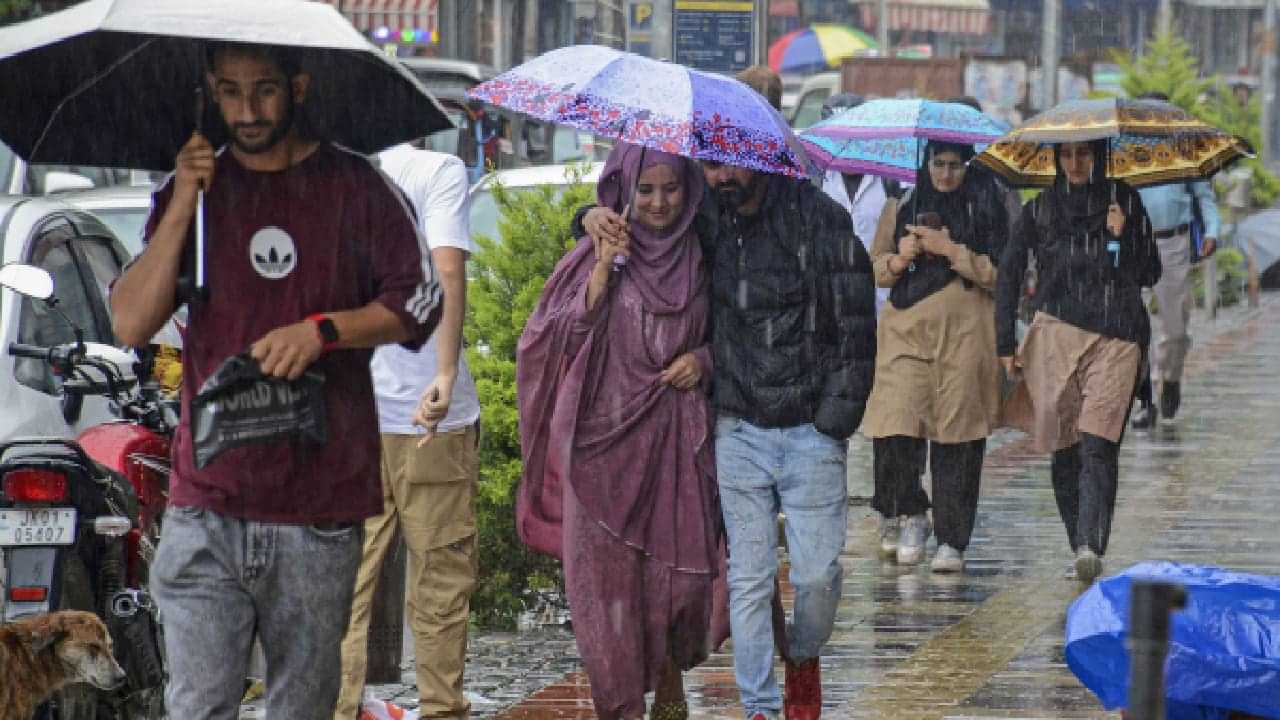 Kerala Rain Alert: സംസ്ഥാനത്ത് ശക്തമായ മഴയ്ക്ക് സാധ്യത; ഇന്ന് 7 ജില്ലകളിൽ യെല്ലോ അലർട്ട് പ്രഖ്യാപിച്ചു