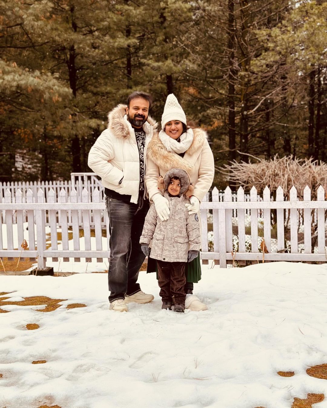 എന്നും കുടുംബത്തിനൊപ്പം സമയം ചിലവഴിക്കുന്ന താരമാണ് കുഞ്ചാക്കോ. എന്നും കുടുംബത്തിനൊപ്പം യാത്ര നടത്തുന്ന കുഞ്ചാക്കോയുടെ ചിത്രങ്ങളും വീഡിയോകളും സോഷ്യൽ മീഡിയയിൽ വൈറലാകാറുണ്ട്.  (കടപ്പാട്: ഇൻസ്റ്റാ​ഗ്രാം)