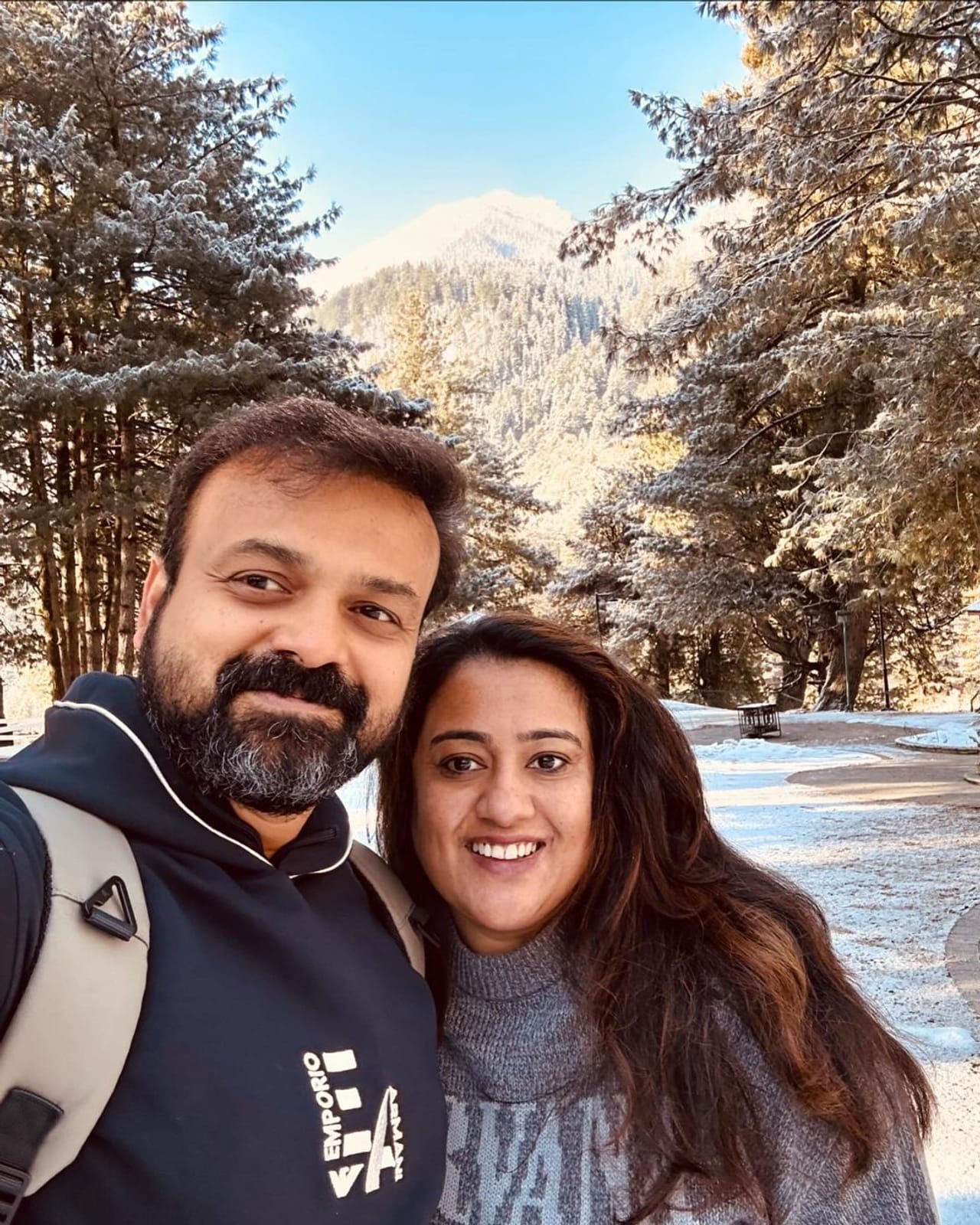 ഏറെ ആരാധകരുള്ള പ്രിയ താരമാണ് നടന്‍ കുഞ്ചാക്കോ ബോബന്‍. സോഷ്യൽ മീഡിയയിൽ സജീവമായ താരം തന്റെ എല്ലാ വിശേഷങ്ങളും സോഷ്യൽ മീഡിയയിലൂടെ പങ്കുവയക്കാറുണ്ട്. ഇപ്പോഴിതാ താരം പുതിയ ഒരു പോസ്റ്റ് പങ്കുവച്ച് എത്തിയിരിക്കുകയാണ്. ഭാര്യ പ്രിയയ്ക്കും മകന്‍ ഇസഹാക്കിനുമൊപ്പമുള്ള വീഡിയോയാണ് കുഞ്ചാക്കോ ബോബന്‍ ഇന്‍സ്റ്റഗ്രാമില്‍ പങ്കുവച്ചത്. (കടപ്പാട്: ഇൻസ്റ്റാ​ഗ്രാം)
