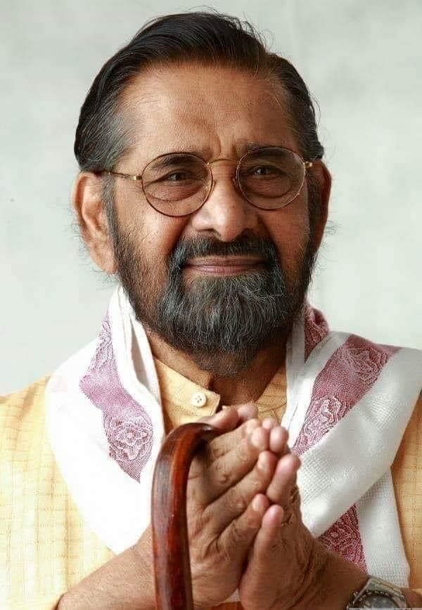 ഇന്നും മലയാളികൾക്കും പരീക്കുട്ടി ഹീറോയാണ്.  1962-ലാണ് മാധവൻ നായർ എന്ന മധു മലയാള സിനിമയിൽ അരങ്ങേറ്റം കുറിച്ചത്. പ്രേംനസീറും സത്യനുമൊക്കെ തിളങ്ങി നിൽക്കുന്ന സമയത്തായിരുന്നു മധുവിന്റെ രം​ഗപ്രവേശനം. മൂന്ന് പതിറ്റാണ്ട് കാലത്തോളം മലയാള സിനിമയിൽ നായകവേഷത്തിലും അല്ലാതയെും മധു തിളങ്ങി. (image credits:facebook)