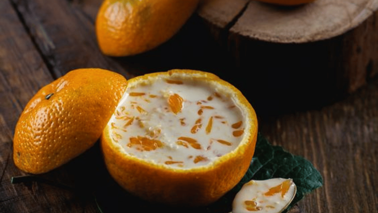 നന്നായി ചൂടാറിയശേഷം ഇതിലേക്ക് നേരത്തെ തയ്യാറാക്കിയ ഓറഞ്ച് ജ്യൂസ് മിശ്രിതം ചേർത്ത് യോജിപ്പിക്കുക. ബദാം അരിഞ്ഞത് പായസത്തിന് മുകളിൽ വിതറി അലങ്കരിച്ച് വിളമ്പാം. ഓറഞ്ച് പായസം തയ്യാർ... ഫോട്ടോ - pinterest