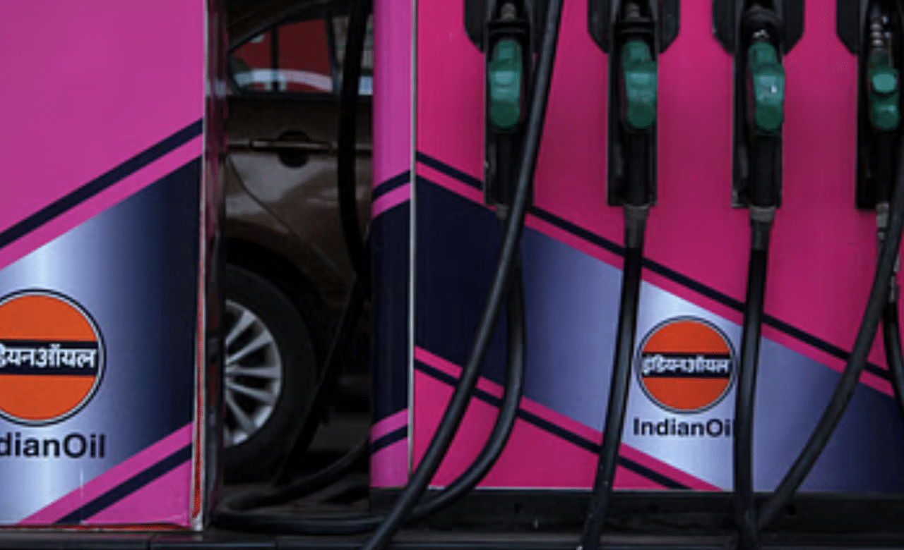 Petrol Diesel Price: അസംസ്കൃത എണ്ണയുടെ വിലയിടിയുന്നു; പെട്രോൾ, ഡീസൽ വില കുറഞ്ഞേക്കുമെന്ന് റിപ്പോർട്ട് Petrol Diesel Price: അസംസ്കൃത എണ്ണയുടെ വിലയിടിയുന്നു; പെട്രോൾ, ഡീസൽ വില കുറഞ്ഞേക്കുമെന്ന് റിപ്പോർട്ട്