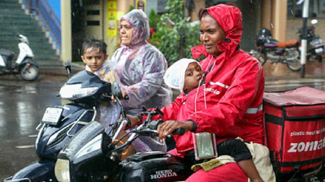 Kerala Rain alert: സംസ്ഥാനത്ത് നാളെ മുതൽ  മഴ കനക്കും; നാല് ജില്ലകളിൽ യെല്ലോ അലർട്ട്